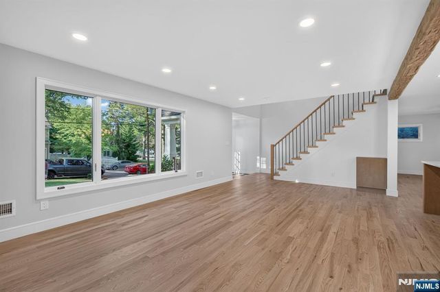 2 Garden Court, Ho-ho-kus, NJ 07423