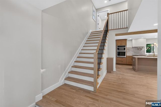 2 Garden Court, Ho-ho-kus, NJ 07423