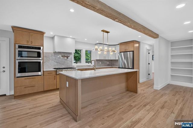 2 Garden Court, Ho-ho-kus, NJ 07423