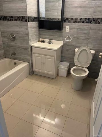 31-53 Linden Place 2E, Flushing, NY 11354