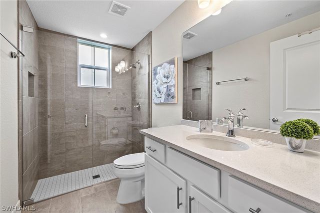 172 Indies DR E 101, Naples, FL 34114