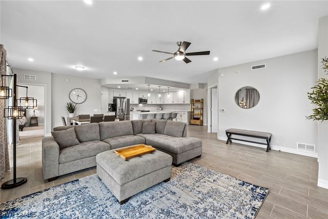 172 Indies DR E 101, Naples, FL 34114