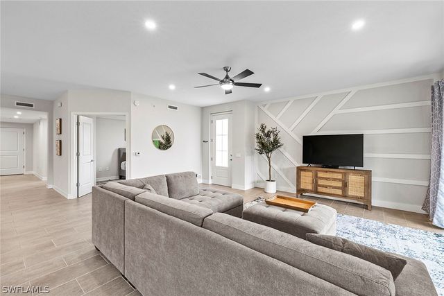 172 Indies DR E 101, Naples, FL 34114