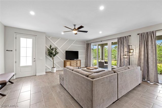 172 Indies DR E 101, Naples, FL 34114