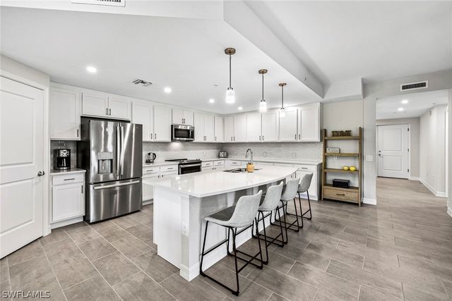 172 Indies DR E 101, Naples, FL 34114