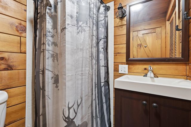 12 Pine Road, Middleton, NH 03887
