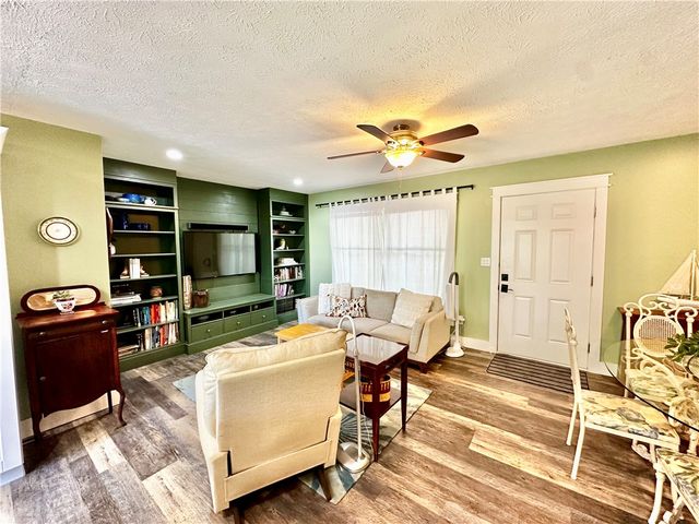 146 Holiday Island Drive, Holiday Island, AR 72631