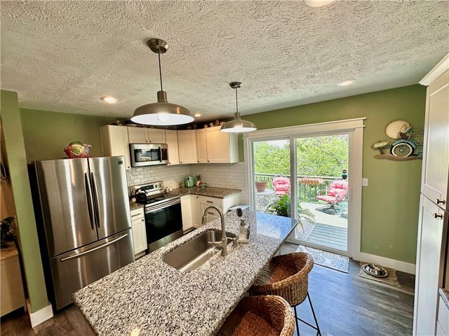 146 Holiday Island Drive, Holiday Island, AR 72631