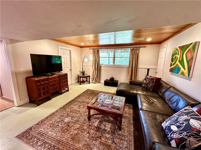 146 Holiday Island Drive, Holiday Island, AR 72631