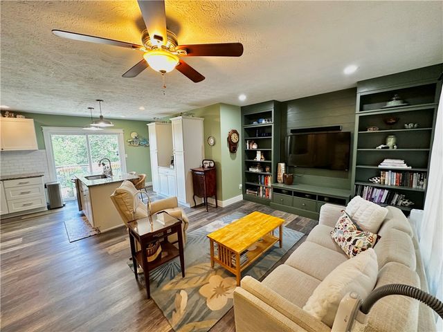 146 Holiday Island Drive, Holiday Island, AR 72631