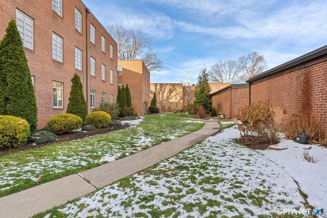 20 Outlook Avenue 203, West Hartford, CT 06119