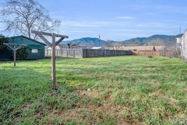 160 Thomas St, Ukiah, CA 95482