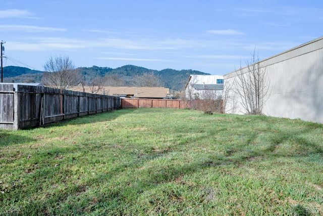 160 Thomas St, Ukiah, CA 95482