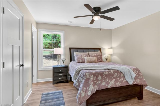 859 W Lee Avenue, Yadkinville, NC 27055