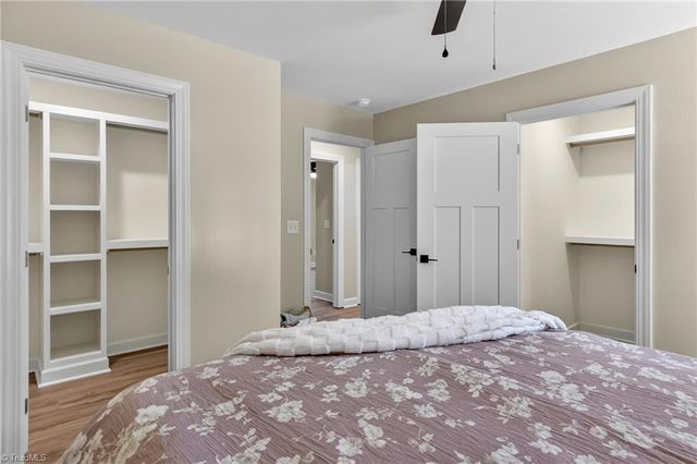 859 W Lee Avenue, Yadkinville, NC 27055