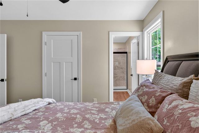 859 W Lee Avenue, Yadkinville, NC 27055