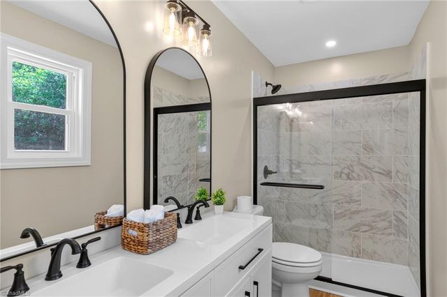 859 W Lee Avenue, Yadkinville, NC 27055
