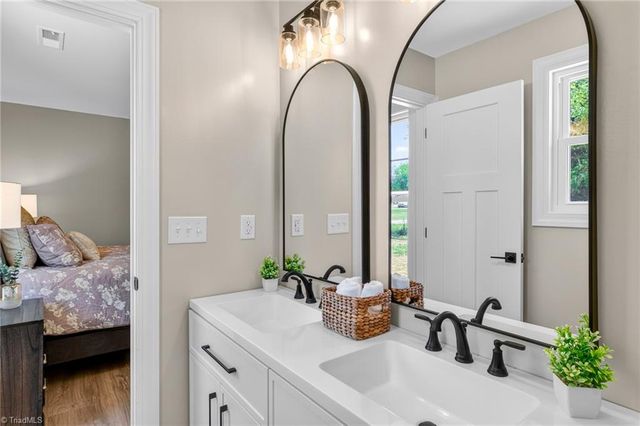 859 W Lee Avenue, Yadkinville, NC 27055