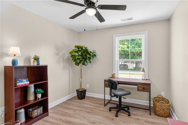 859 W Lee Avenue, Yadkinville, NC 27055
