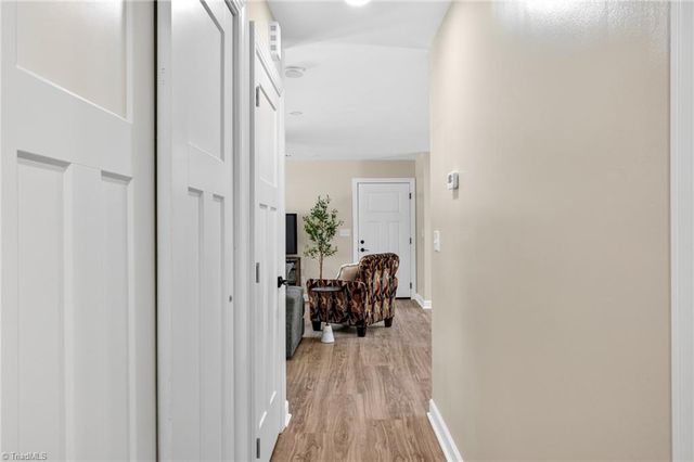 859 W Lee Avenue, Yadkinville, NC 27055