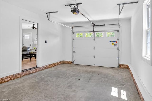 859 W Lee Avenue, Yadkinville, NC 27055