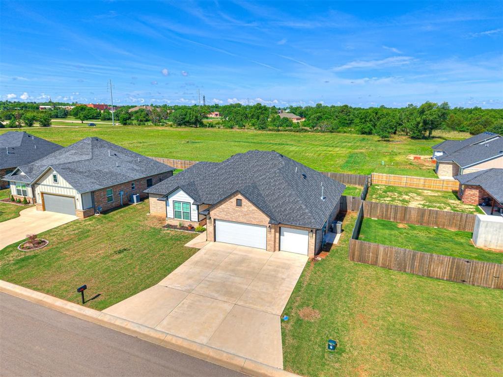 4526 Red Bird Road, Shawnee, OK 74804