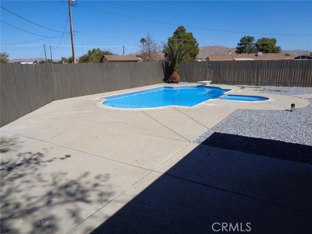14845 Tonikan Lane, Apple Valley, CA 92307