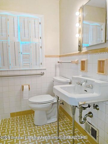 1615 Ridgewood Drive, East Lansing, MI 48823