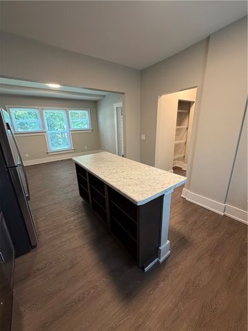 1042 W 2nd Street, Dayton, OH 45402