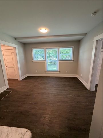 1042 W 2nd Street, Dayton, OH 45402