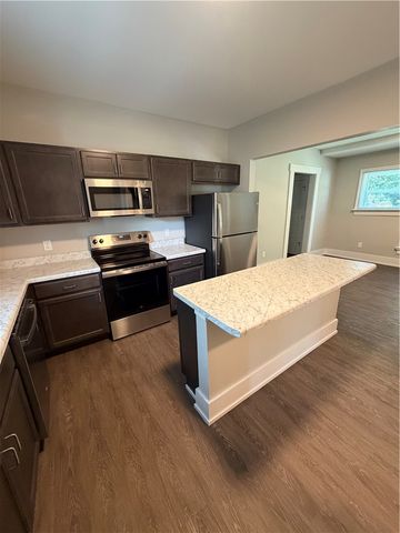 1042 W 2nd Street, Dayton, OH 45402