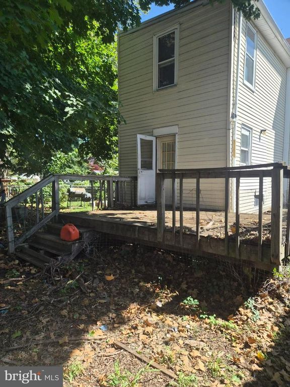 52 HARRISON AVE, Morrisville, PA 19067
