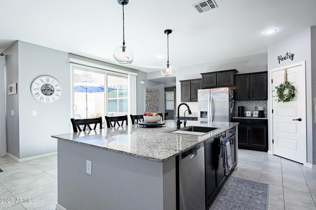 37435 N GLEN ECHO Drive, San Tan Valley, AZ 85140