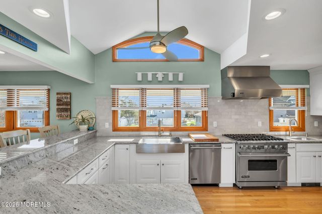 8 Bartine Street, Toms River, NJ 08753