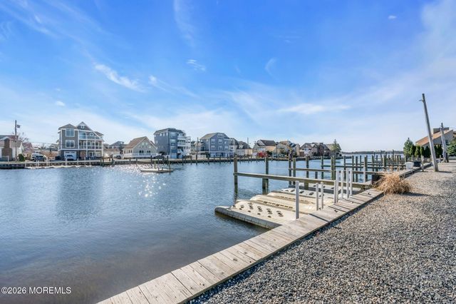 8 Bartine Street, Toms River, NJ 08753
