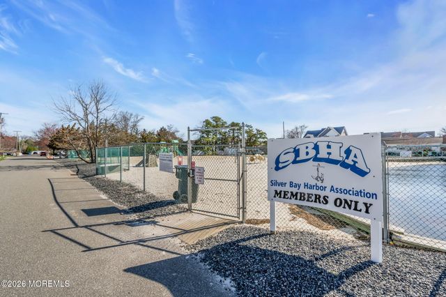 8 Bartine Street, Toms River, NJ 08753