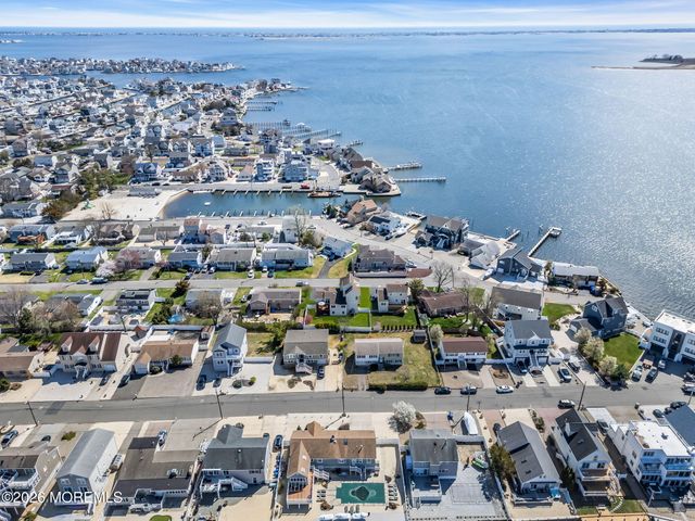 8 Bartine Street, Toms River, NJ 08753