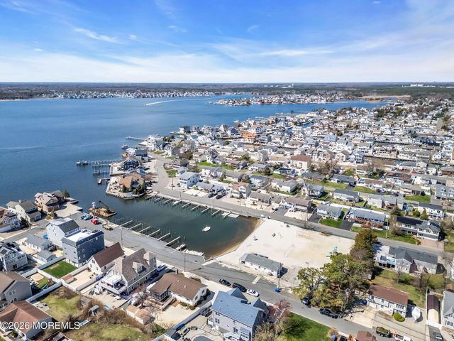 8 Bartine Street, Toms River, NJ 08753