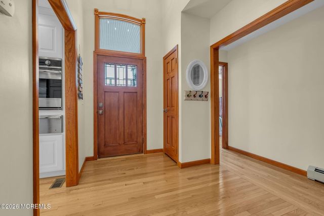 8 Bartine Street, Toms River, NJ 08753