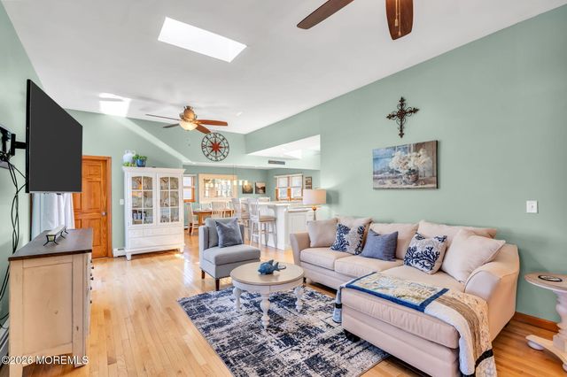 8 Bartine Street, Toms River, NJ 08753