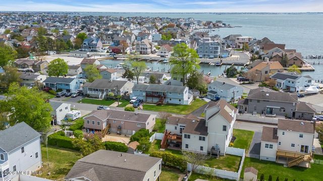 8 Bartine Street, Toms River, NJ 08753