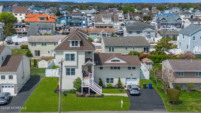 8 Bartine Street, Toms River, NJ 08753