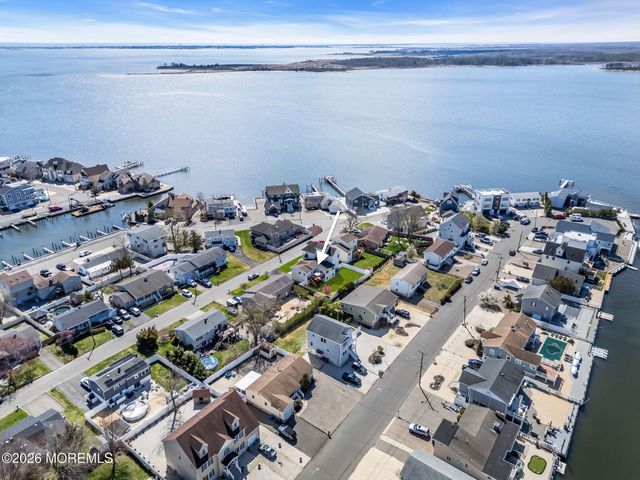 8 Bartine Street, Toms River, NJ 08753