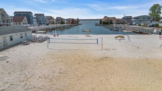 8 Bartine Street, Toms River, NJ 08753