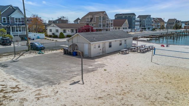 8 Bartine Street, Toms River, NJ 08753