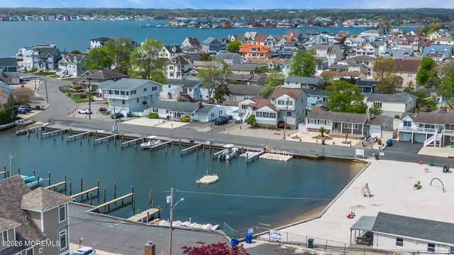 8 Bartine Street, Toms River, NJ 08753