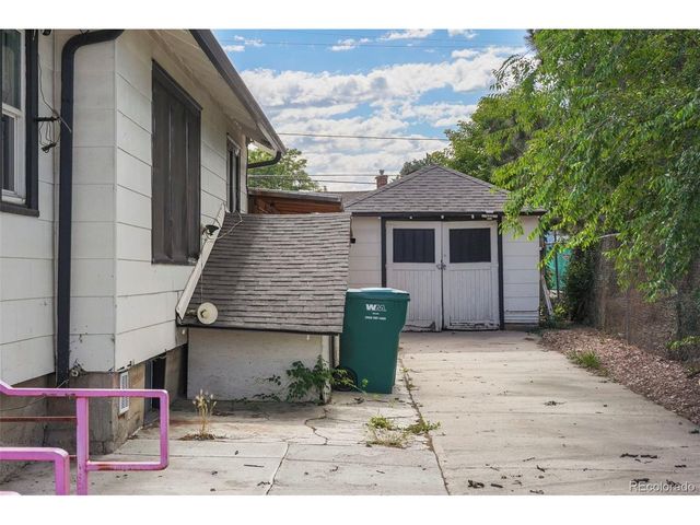 1530 Geneva St, Aurora, CO 80010