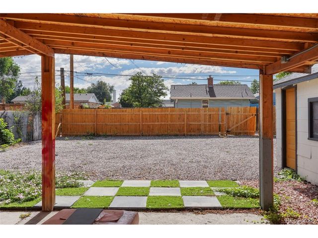 1530 Geneva St, Aurora, CO 80010