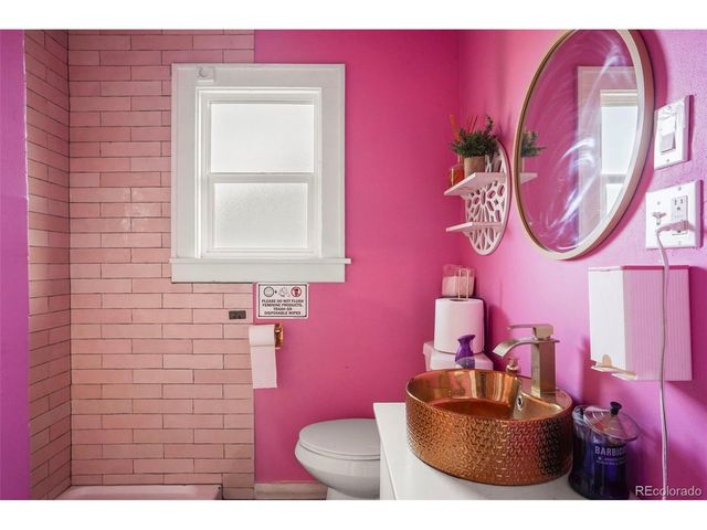 1530 Geneva St, Aurora, CO 80010