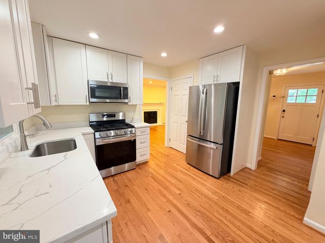 8853 APPLECROSS LN, Springfield, VA 22153